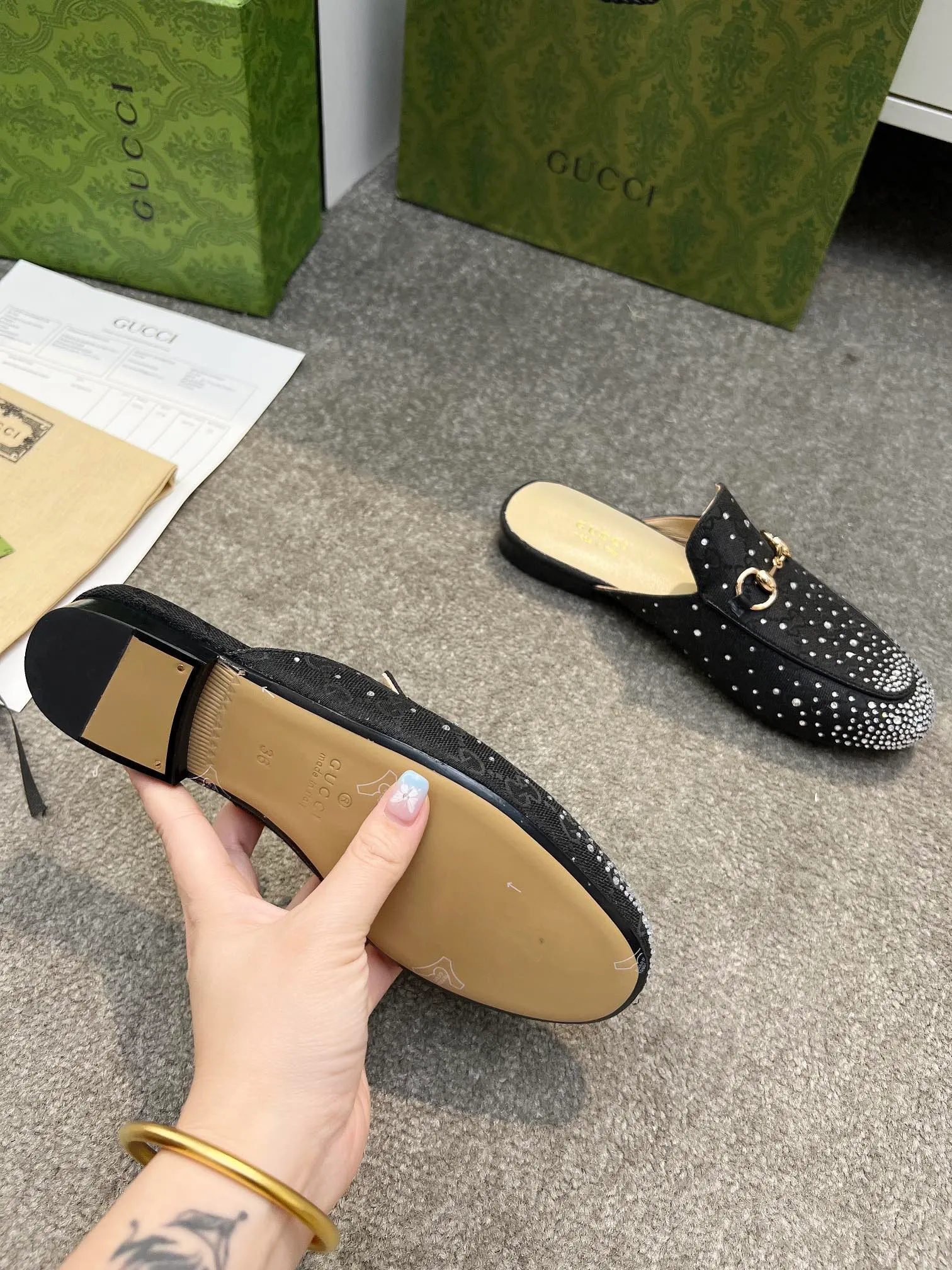 👟👟Ex-factory price 380👟👟 Genuine leather sole +50 Original quality guccisummer's latest limited edition slippers, top quality, purchased genuine development original special hot diamond process classic double G presbyopic inner sheepskin with Italian original board material and craftsmanship are the same as the original! Code number: 35-42,